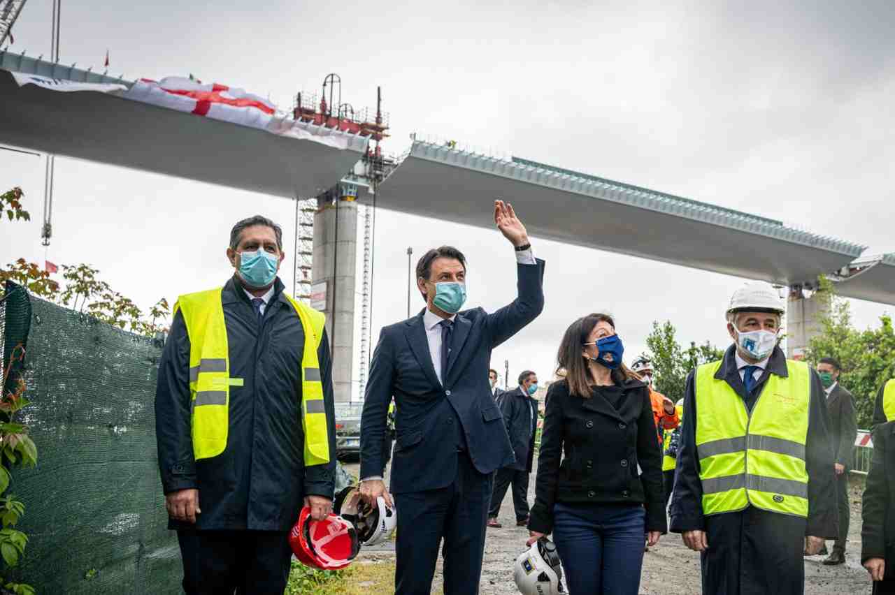 Giuseppe Conte e Toti davanti al nuovo ponte di Genova