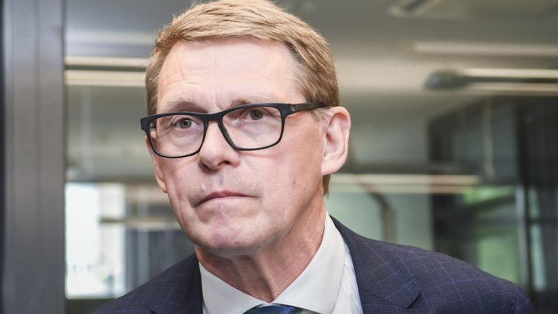 Matti Vanhanen, ministro delle Finanze, Finlandia