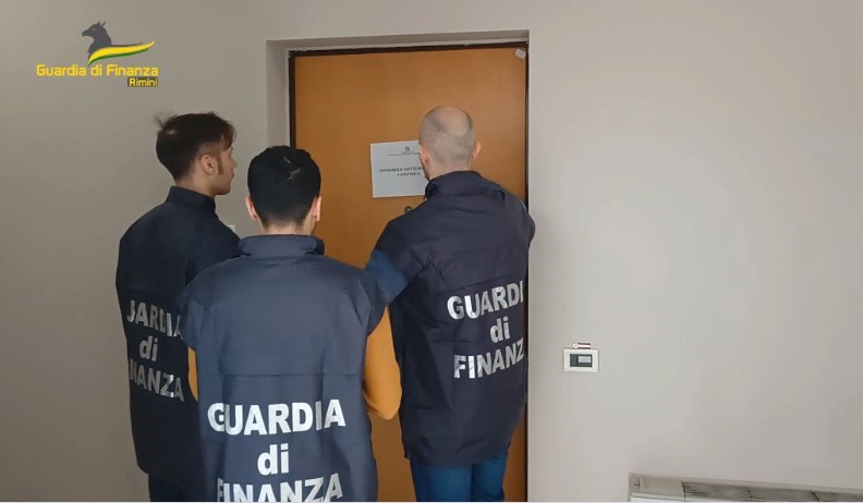 i finanzieri di Rimini nel corso del sequestro