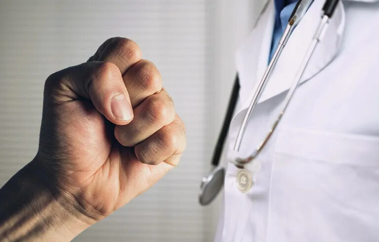 medico Infermiere aggredito in pronto soccorso