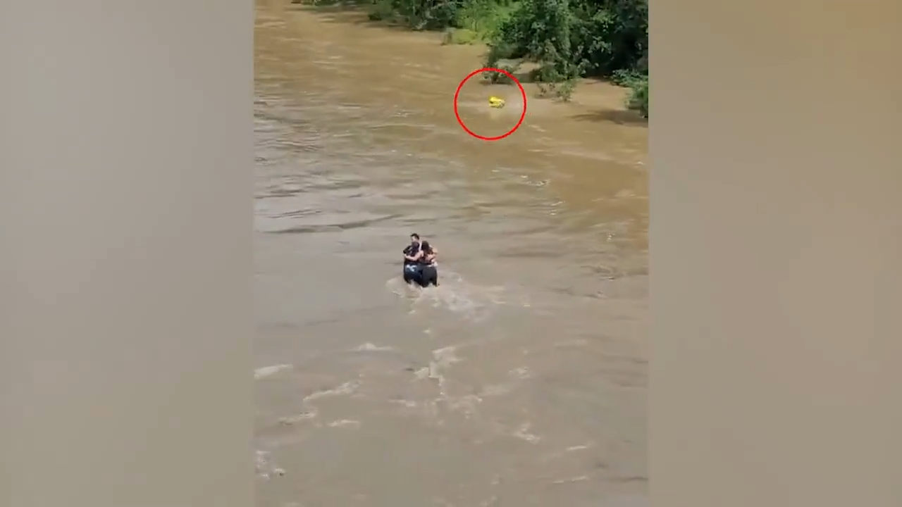 Tragedia del Natisone, il disperato tentativo del vigile del fuoco di raggiungere a nuoto i ragazzi [VIDEO]