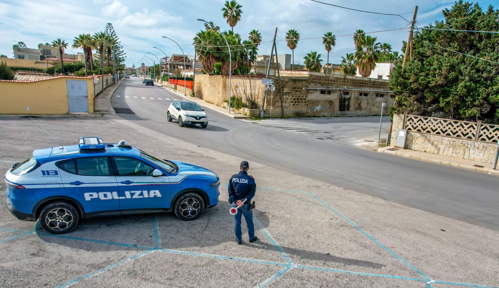 Polizia di Stato durante un controllo stradale a Siracusa