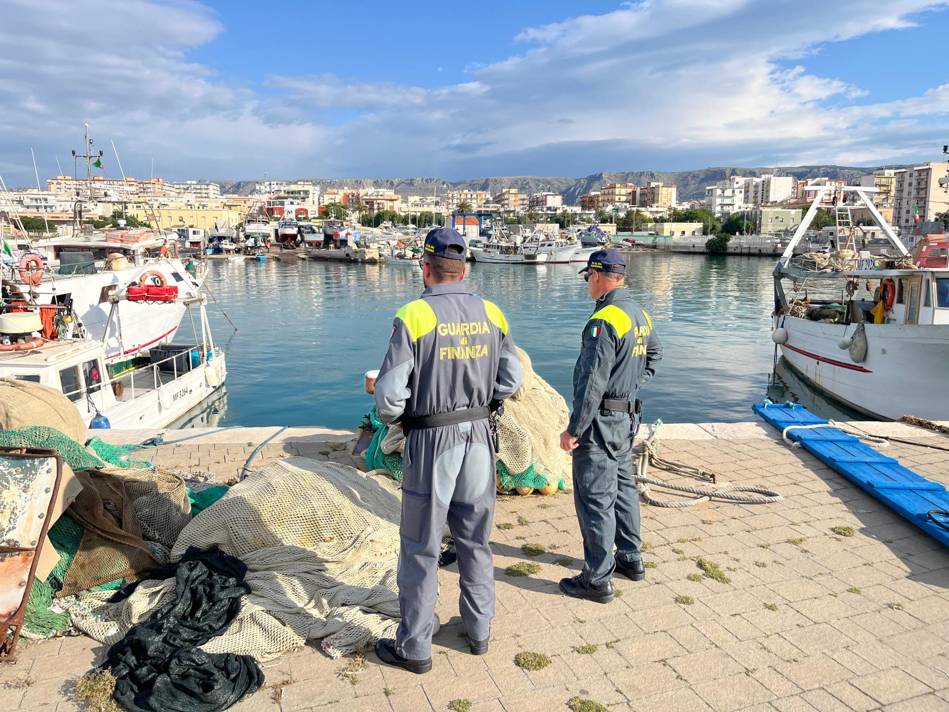 controlli gdf pesca rifiuti