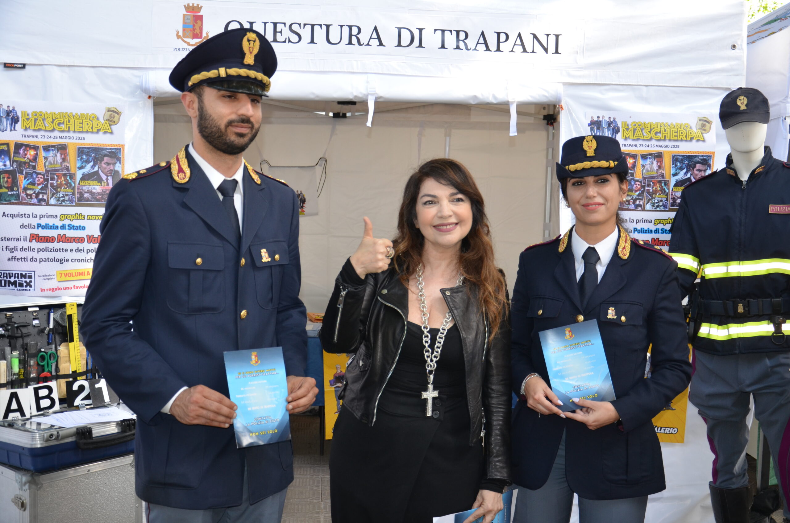 Cristina d'Avena allo stand di Polizia Moderna Commissario Mascherpa