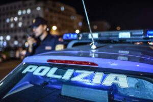 15enne ingerisce droga alla vista della Polizia