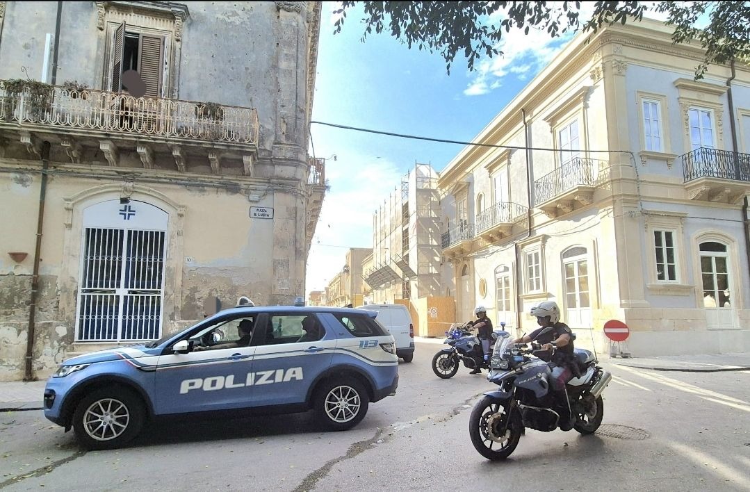 Siracusa, uomo denunciato con coltello e possesso di hashish