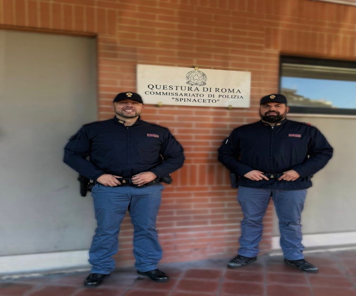 Poliziotti salvano un'anziana intrappolata in un incendio