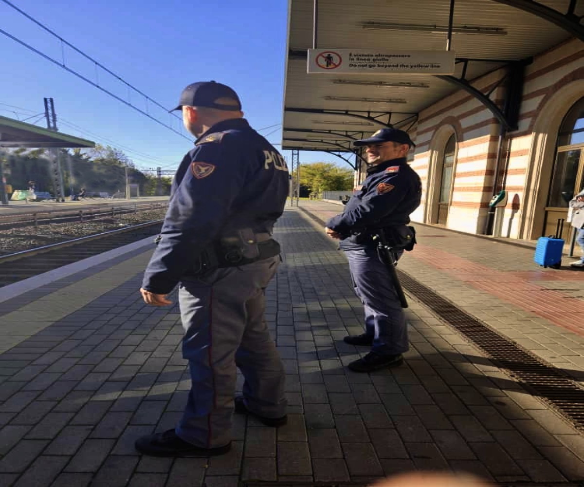 Viaggia senza biglietto ma ha l'hashish in tasca, 31enne arrestato